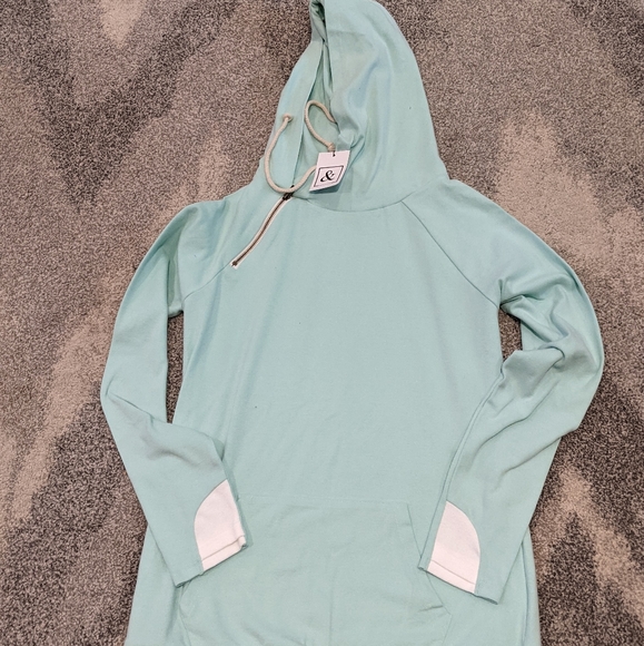 Ampersand Ave light weight sweatshirt - Picture 1 of 4